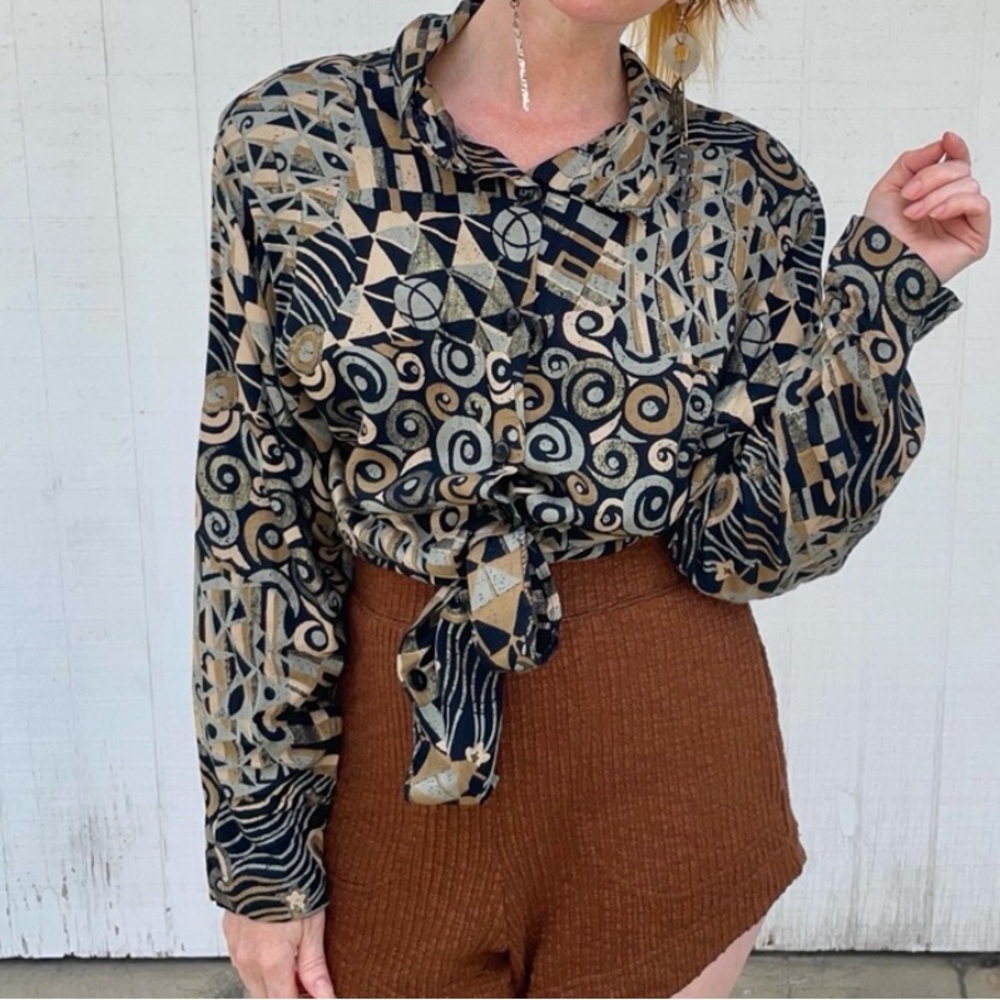 Vintage blouse. So cool. - Picture 4 of 5